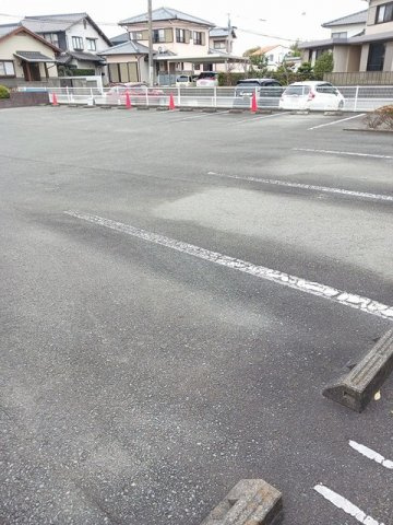 アンソレイエメゾン一号館の駐車場