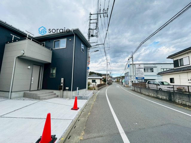 入間市南峯204　全5棟　新築戸建　の前面道路含む現地写真|令和7年11月18日撮影。