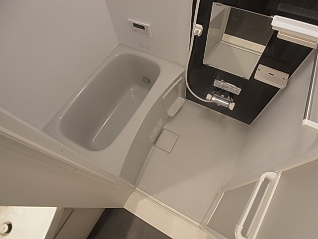 神戸市須磨区中島町３丁目のアパートの浴室|追い焚き機能付き