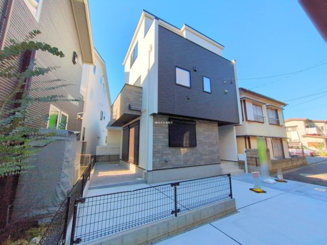ふじみ野市大原１丁目の中古一戸建の外観|2025年4月撮影　
上福岡駅徒歩7分の駅近！3SLDK＋カースペース、設備充実の分譲住宅です。
資料請求や内覧など、お気軽にお問い合わせください。