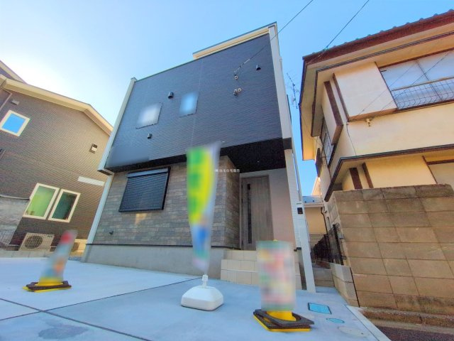 ふじみ野市大原１丁目の中古一戸建の外観|スタイリッシュな外観の3階建てです。