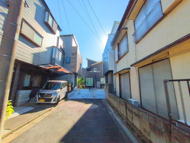 ふじみ野市大原１丁目の中古一戸建の前面道路含む現地写真