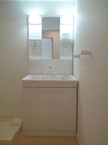 ストロベリー　フィールズＢの洗面所|広い洗面スペースです★