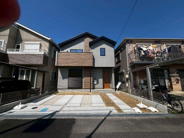 エルデみよし市莇生町2期　全1棟の前面道路含む現地写真