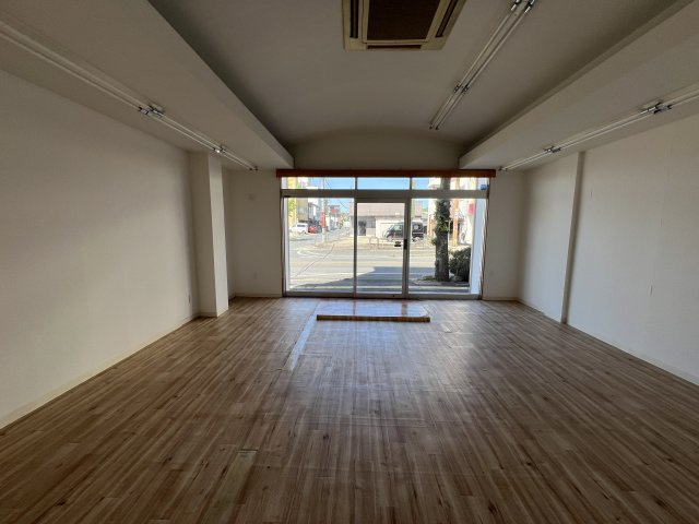 北園マンション　テナントの内装