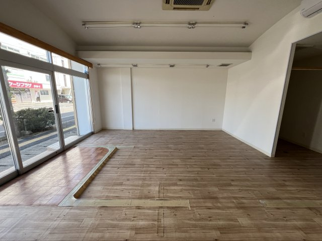 北園マンション　テナントの内装