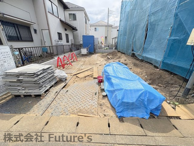 三郷市鷹野1丁目　新築戸建　全1棟の駐車場|現地の写真になります。