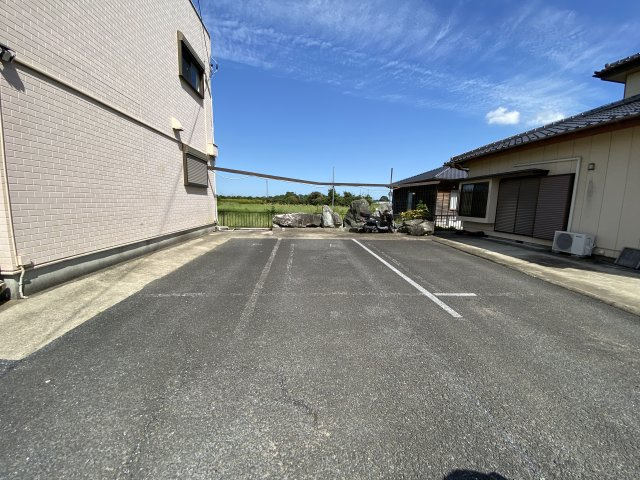 豊成ハイツの駐車場