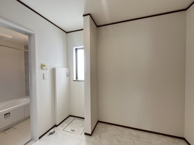 【ランドリースペース】 | 豊見城市豊見城Ⅱ（全5棟）ラストD号棟 | D号棟　広々ランドリースペース付き♪