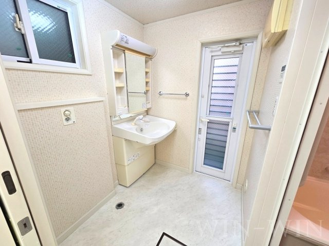 上伝馬町貸家の洗面所