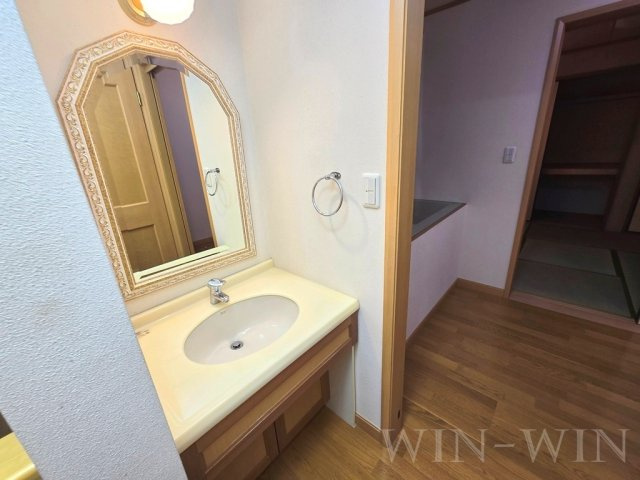 上伝馬町貸家の洗面所