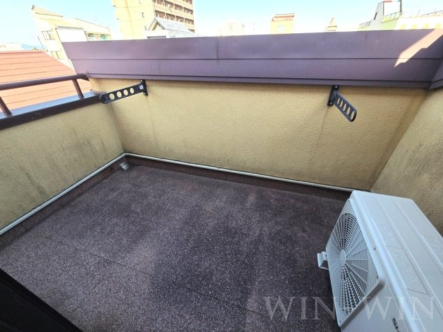 上伝馬町貸家のバルコニー