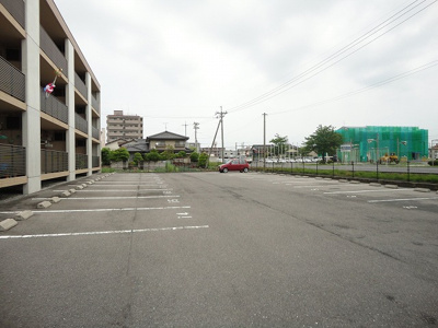 【駐車場】 | シャン・ソレイユ | P2台目は￥2000とお安くなっております・来客用P有