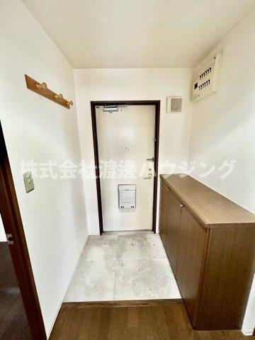 ハルフィー江坂の玄関