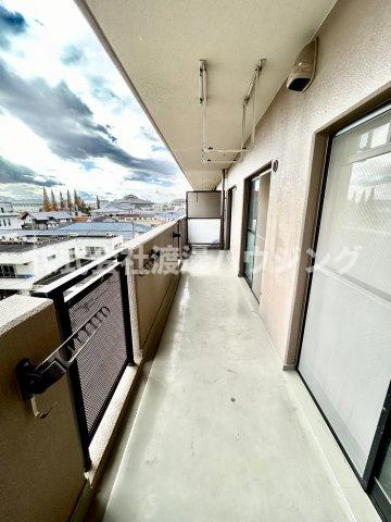 ハルフィー江坂のバルコニー