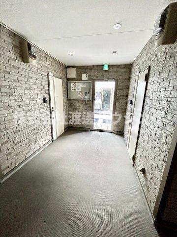 HARU江坂westのエントランス