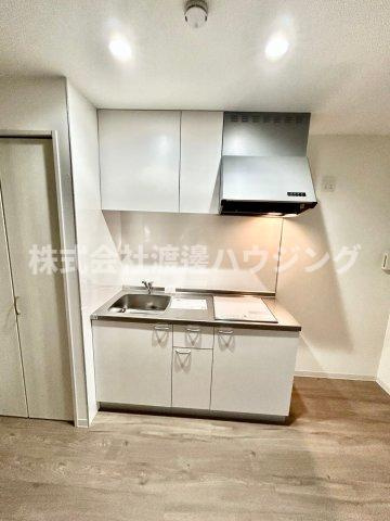 HARU江坂westのキッチン