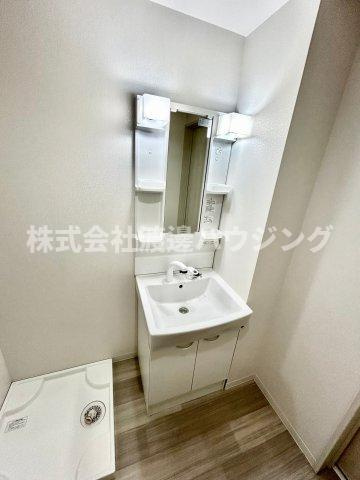 HARU江坂westの洗面所