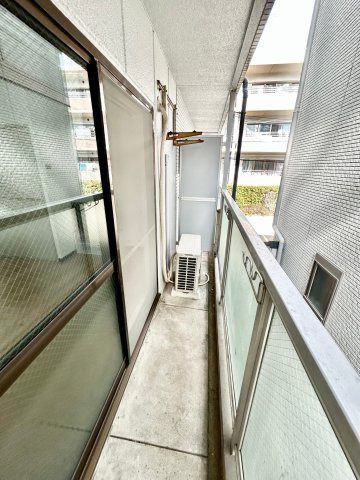 メゾン江坂EASTのバルコニー