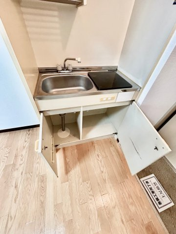 メゾン江坂EASTのキッチン|キッチン下収納