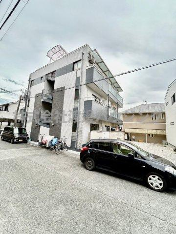 メゾン江坂EASTの外観