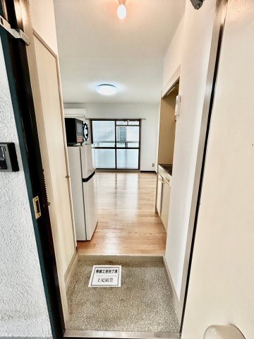 メゾン江坂EASTの玄関