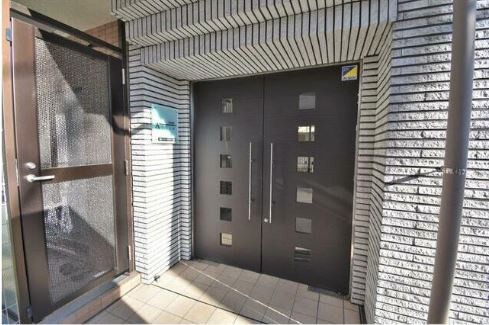 新宿区高田馬場３丁目の賃貸マンションのエントランス