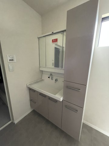 川越市的場1125　4LDK新築戸建の独立洗面台