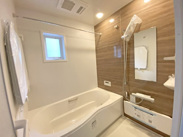 【江南市高屋町旭 2号棟】ワイド間口×LDK19.6帖の浴室|浴室