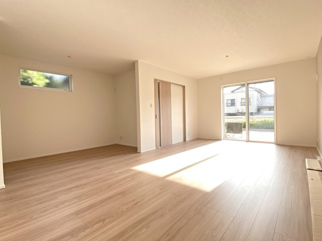 【江南市高屋町旭 2号棟】ワイド間口×LDK19.6帖の居間・リビング