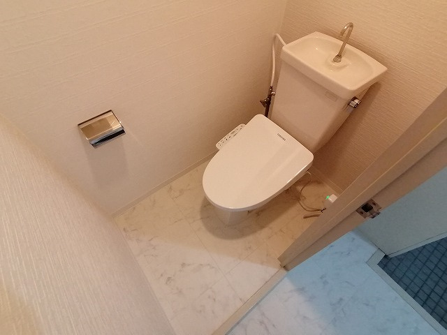 神戸市兵庫区上沢通７丁目の賃貸マンションのトイレ|ウォシュレット付