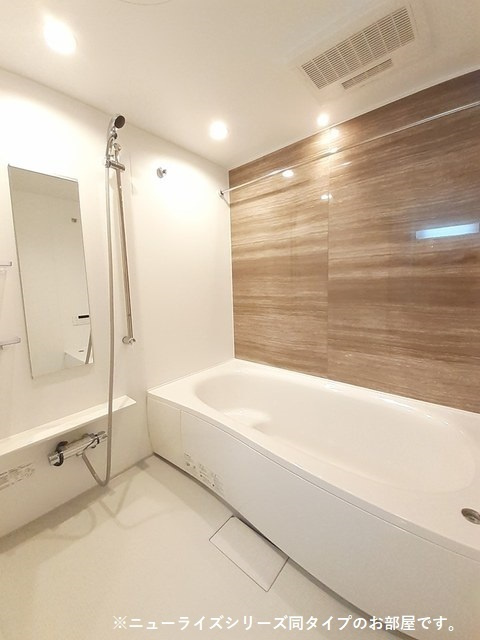 ハーモニー福知山　Ｄ棟の浴室|【イメージ写真】一坪以上の風呂で設備も充実◇