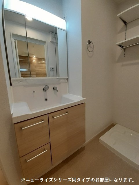 ハーモニー福知山　Ｄ棟の洗面所|【イメージ写真】独立洗髪洗面台や室内洗濯機置き場も設置◇