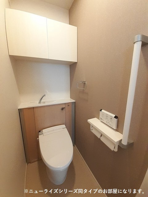 ハーモニー福知山　Ｄ棟のトイレ|【イメージ写真】温水洗浄付きのトイレです＊