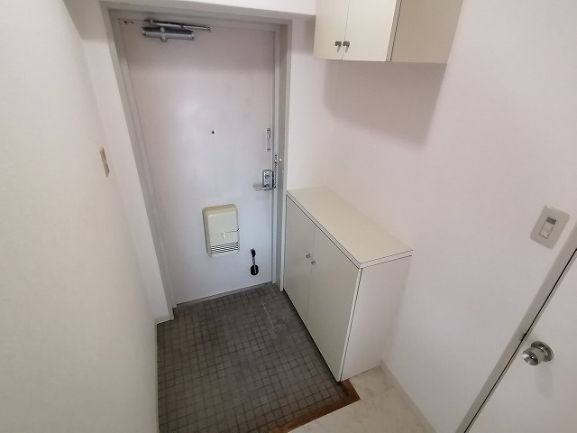 神戸市兵庫区上沢通７丁目の賃貸マンションの玄関|シューズボックス付き