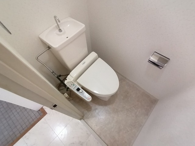 神戸市兵庫区上沢通７丁目の賃貸マンションのトイレ|ウォシュレット付
