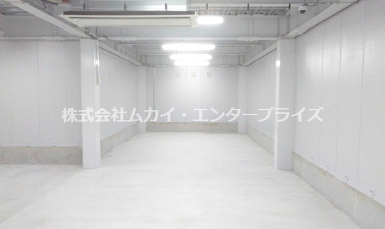 住之江区柴谷2丁目　貸倉庫の内装