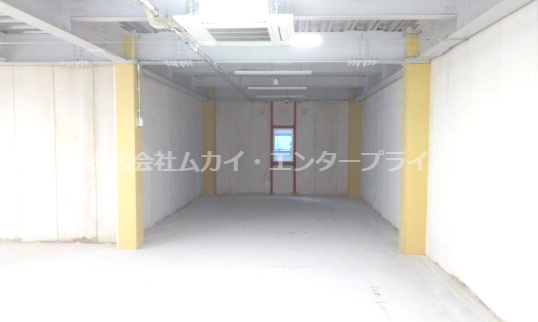 住之江区柴谷2丁目　貸倉庫の内装