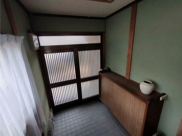 売戸建住宅の玄関