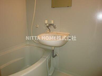 ナビハイム柏原の浴室|独立しているお風呂です◎