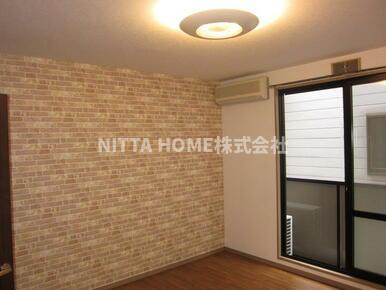 ナビハイム柏原の洋室|６帖の洋室です＊