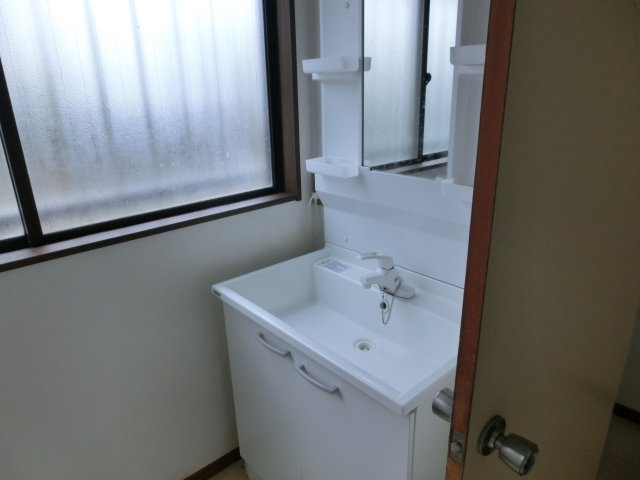 的場　6DK＋納戸３階建貸家の独立洗面台