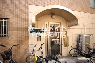 【エントランス】 | アバンス南市岡 | 落ち着いたエントランスです