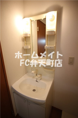 【洗面所】 | アバンス南市岡 | 明るい洗面所です