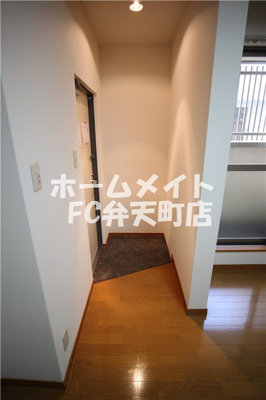 【玄関】 | アバンス南市岡 | きれいな玄関です