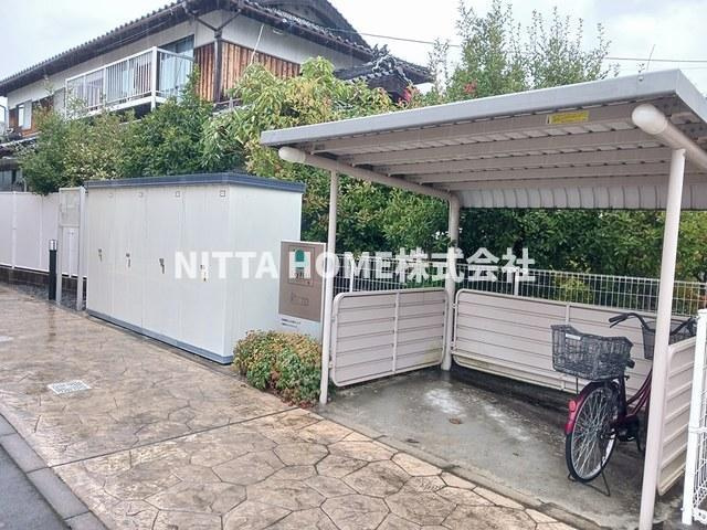 アイビーフラットＢのその他共用部分|屋根付きの駐輪場は無料です◎