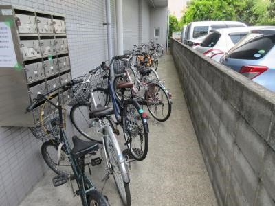 セントポーリア丸太町の駐車場|駐輪場