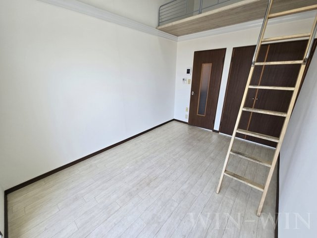 ウイングコート橋良の居間・リビング