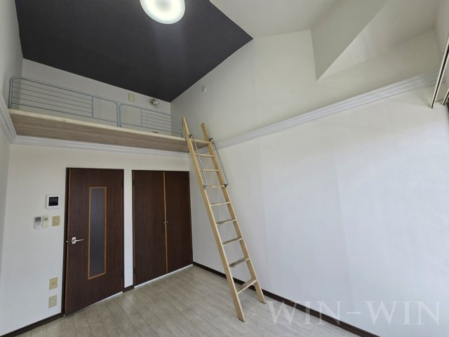 ウイングコート橋良の居間・リビング