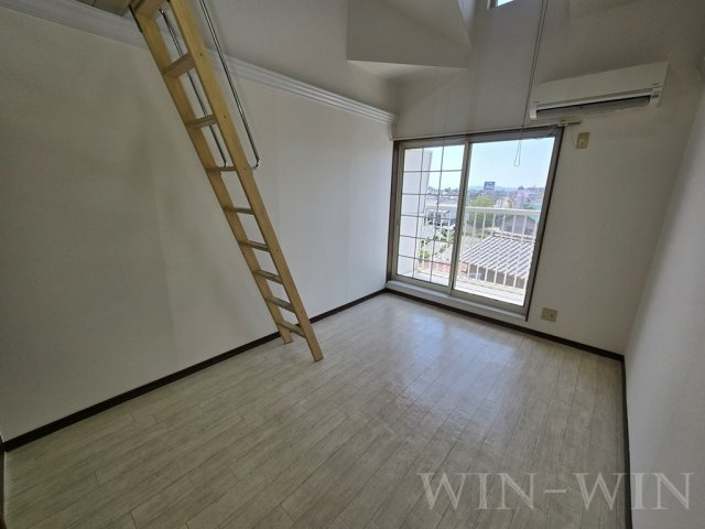 ウイングコート橋良の居間・リビング